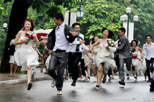 100 cặp uyên ương chạy marathon như… vũ bão 100 doi uyen uong chay maraton