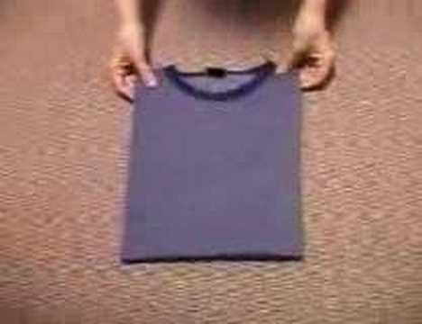 Mẹo vặt cuộc sống: Gấp áo thun cực nhanh Mẹo vặt cuộc sống: Gấp áo thun cực nhanh