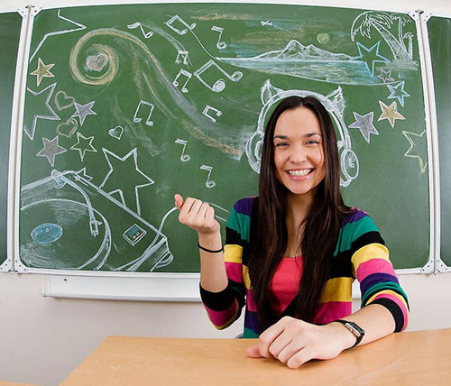 “Tác phẩm nghệ thuật” sáng tạo từ bảng và phấn sang tao cua hoc sinh tu bang va phan