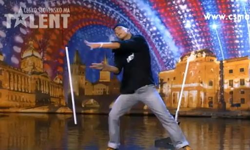 Vừa poping vừa ảo thuật tài năng vua ao thuat vua popping tai nang