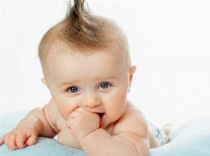 Giải thích hiện tượng trẻ thích mút tay