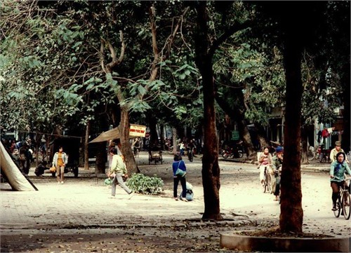 ngam-anh-ha-noi-nhung-nam-90-37.jpg (500×328)