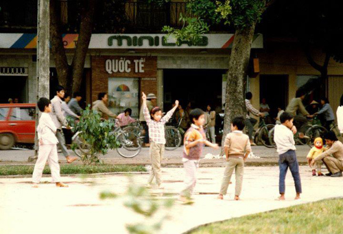 ngam-anh-ha-noi-nhung-nam-90-37.jpg (500×328)