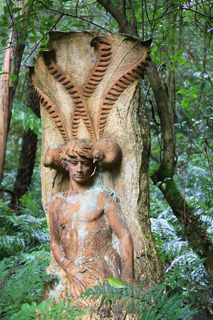 Những tác phẩm điêu khắc độc đáo trong rừng sâu
