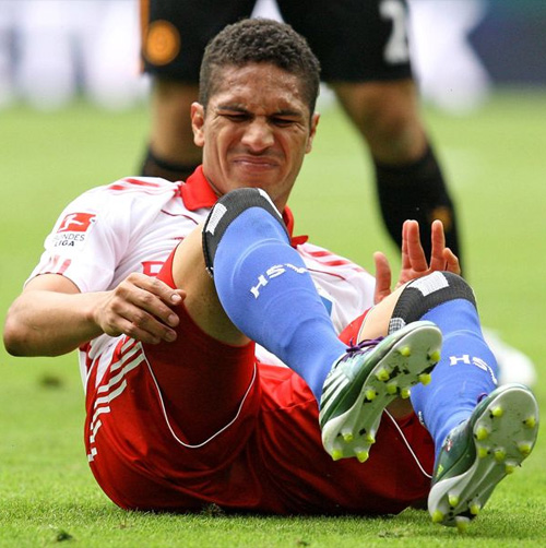 Những kiểu “chấn thương” lãng xẹt nhất của sao sân cỏ