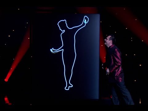 Màn ảo thuật độc đáo với chiếc “màn hình ma thuật”