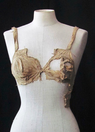 1 trong 4 chiếc áo ngực phụ nữ thời kỳ Trung cổ
