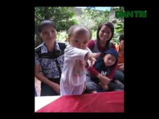 Choáng với màn nhảy nhạc sàn “pro” của bé trai 22 tháng tuổi