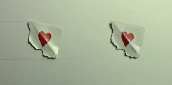 Đỉnh cao vẽ siêu thực: xé lá bài rồi vẽ lại y chang