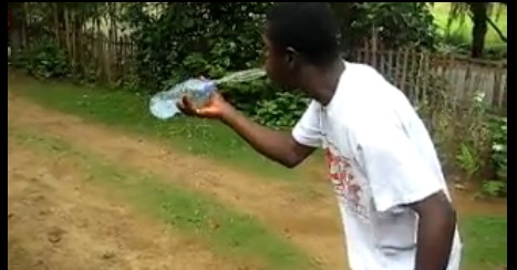 Kinh dị màn trình diễn của “dị nhân” nước