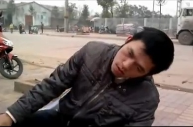 Cười vỡ bụng với những pha … “phê” thuốc lào