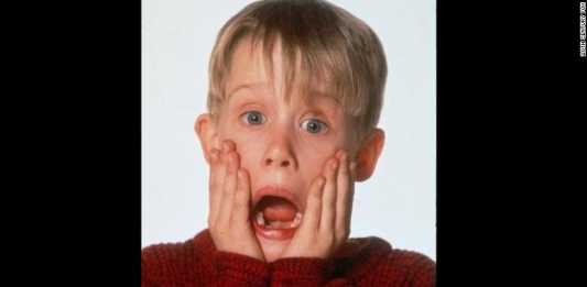 Thật khó để biết tiếng hét nào hay hơn, tiếng hét của Macaulay Culkin trong "Ở nhà một mình" hay của Marv khi anh ta bị đàn bồ câu tấn công trong "Ở nhà một mình 2"