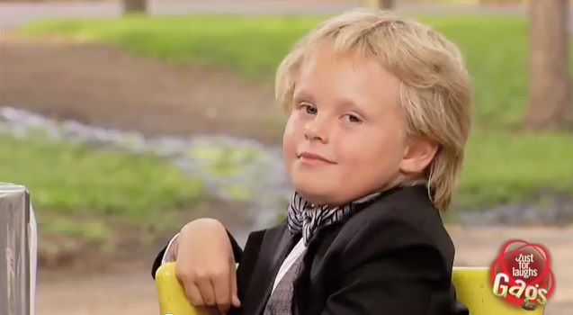 Cười vỡ bụng với “nhóc quý ông” kute