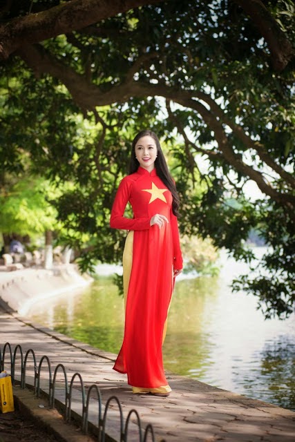 Ngắm người đẹp Việt mặc áo dài màu cờ đỏ sao vàng