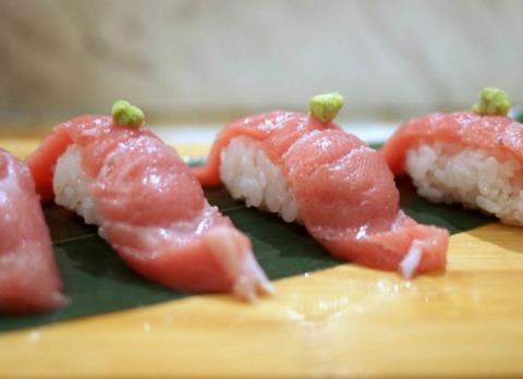 Toro là phần thịt ở bụng cá ngừ, thường sử dụng để làm món sushi của Nhật