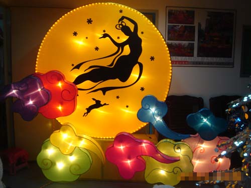 Những chiếc đèn lồng trung thu có hình dáng độc đáo