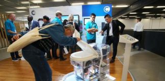 Cận cảnh bồn cầu kiểu mới của Bill Gates: có thể tách nước khỏi phân Cận cảnh bồn cầu kiểu mới của Bill Gates: Không cần nước, xử lý chất thải không để lại mùi, có thể tách nước khỏi phân