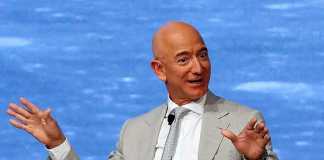 10 sự thật về độ giàu có của Jeff Bezos – Ông chủ Amazon Jeff Bezos. Ảnh: Reuters.