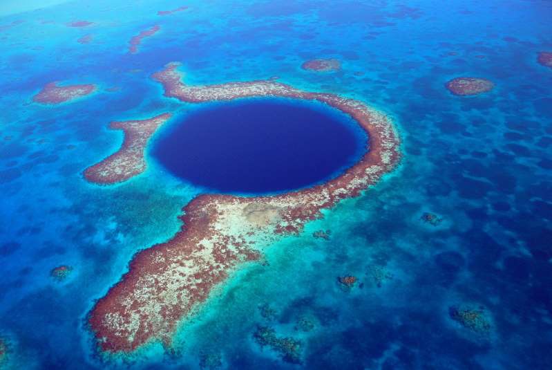 Hố Xanh khổng lồ ở Belize