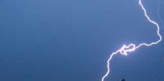 Ghi nhận tia sét 700km – dài nhất trong lịch sử từng ghi nhận