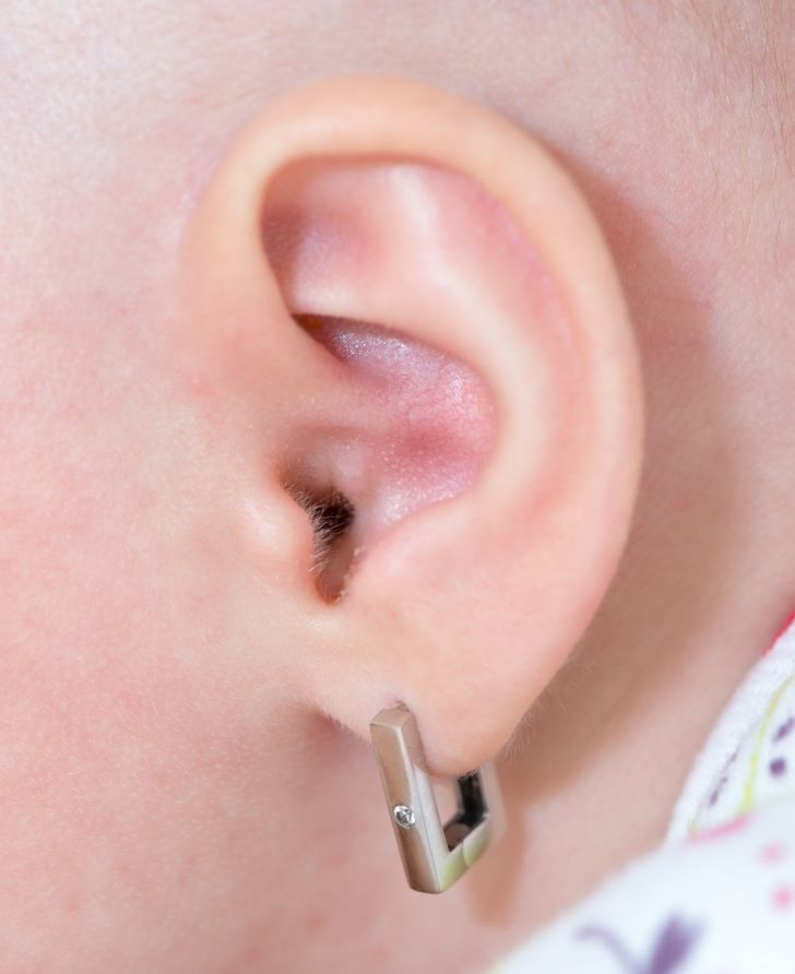 Tại sao Xỏ lỗ tai cho con bạn có thể không phải là một ý tưởng tốt