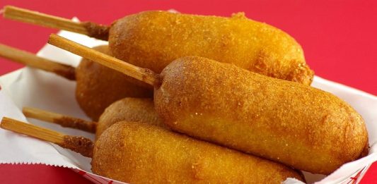 Sự thật thú vị về corn dogs (xúc xích tẩm bột ngô)