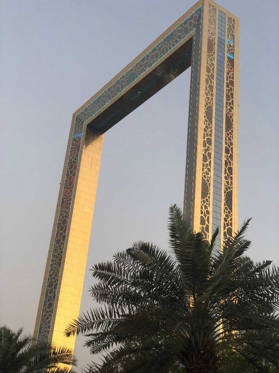 Dubai tự hào có khung ảnh lớn nhất thế giới. Dubai Frame, cao 492 foot,