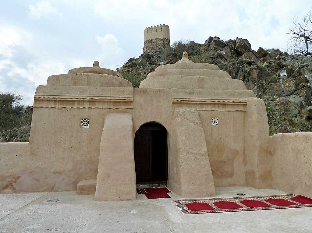 Fujairah, tiểu vương quốc lớn thứ năm là tiểu vương quốc duy nhất có nhiều đồi núi.