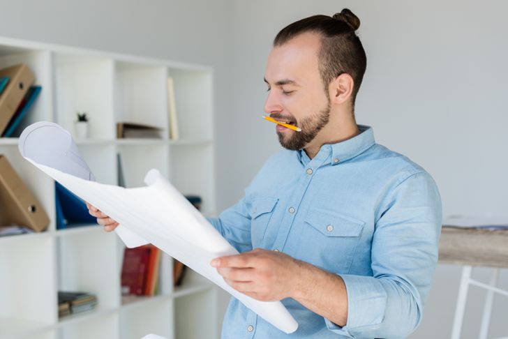 Ngậm một cây bút chì trong miệng có thể giúp tâm trạng của bạn thoải mái hơn. Ảnh: © depositphotos.com Ngậm một cây bút chì trong miệng có thể giúp tâm trạng của bạn thoải mái hơn. Ảnh: © depositphotos.com