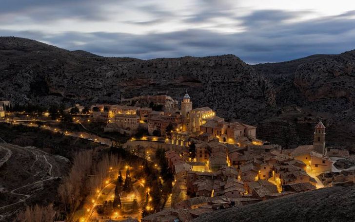 Albarracín là “thành phố đưa hình bóng đáng kinh ngạc của nó lên tầm cao”.