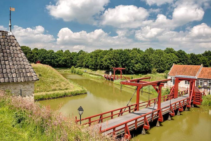 Pháo đài Bourtange, còn được gọi là "Pháo đài ngôi sao", nằm ở Hà Lan. Pháo đài Bourtange, còn được gọi là "Pháo đài ngôi sao", nằm ở Hà Lan.