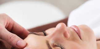 Bài tập 1 phút của người Nhật “đánh bay” nếp nhăn quanh mắt