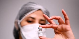 Tôi có thể sử dụng cả hai vắc xin coronavirus AstraZeneca và Pfizer không? Tôi có nên tiêm liều thứ hai không?