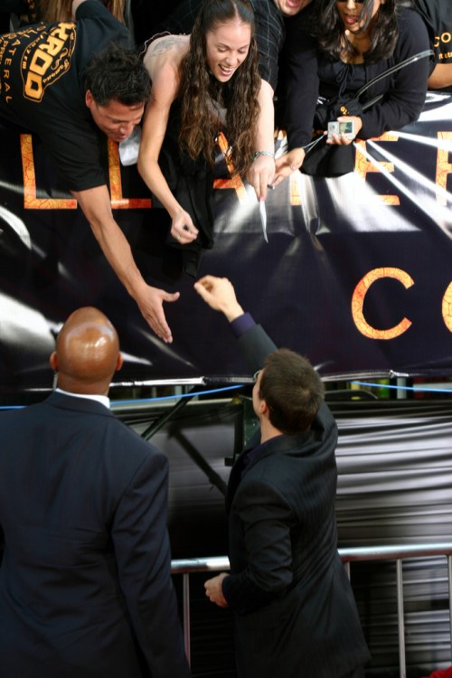 Tom Cruise với người hâm mộ Tom Cruise với người hâm mộ