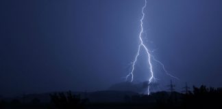 Sét được tạo ra như thế nào? Những việc nên và không nên làm để giảm rủi ro khi bị sét đánh