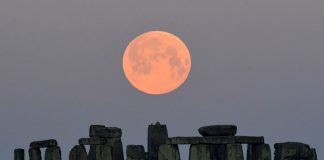 Nghiên cứu mới: Đá Stonehenge đã gần 2 tỷ năm tuổi