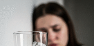 Vì Sao Ăn Đá lạnh Lại “Nghiện”? Cơ Thể Bạn Đang Thiếu Gì?