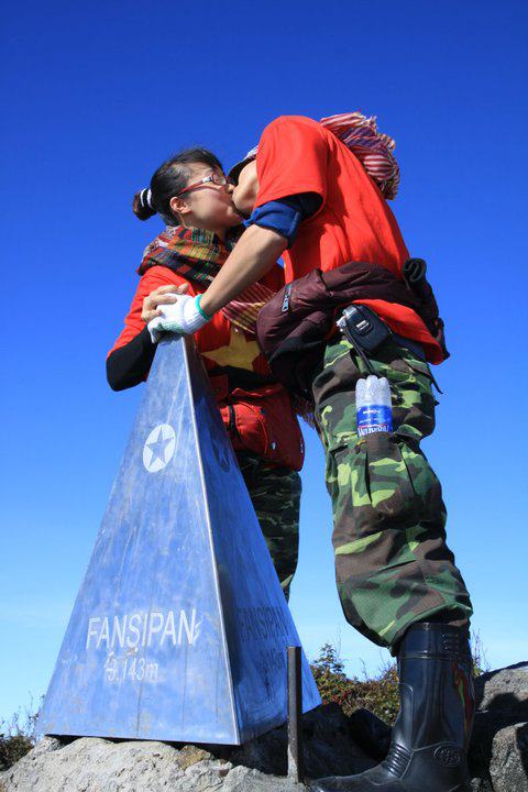 Trekkinfan: Nụ hôn cao nhất Đông Dương của Ngày 1/1/2011 Hà Sim – Vân Anh