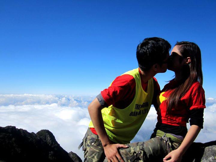 Trekkinfan: Nụ hôn cao nhất Đông Dương của Ngày 11/11/2011 Hoàng Hiếu và Bảo Bồi